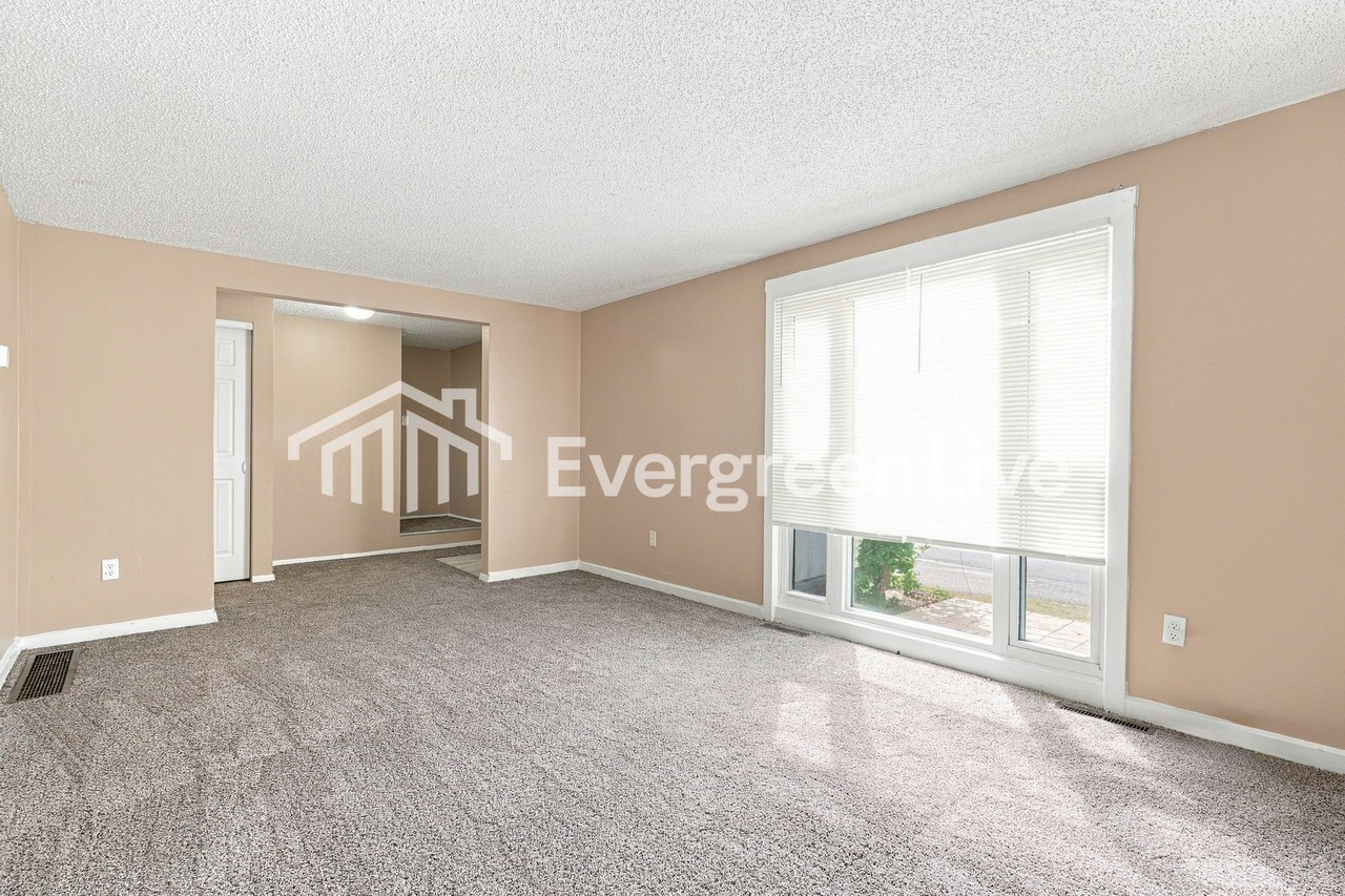 5078 Albany Dr - Photo 2 of 15