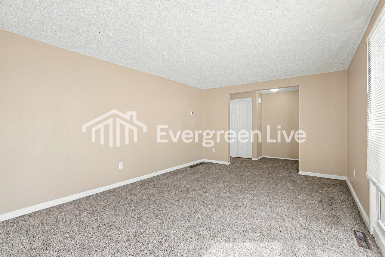 5078 Albany Dr - Photo 3 of 15