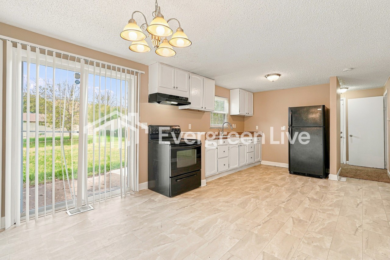 5078 Albany Dr - Photo 4 of 15