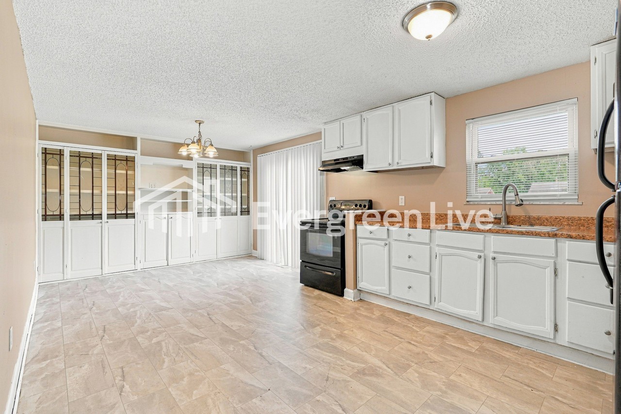 5078 Albany Dr - Photo 5 of 15