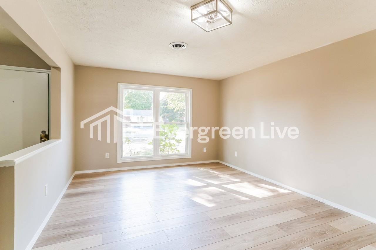 398 Naples Pl - Photo 3 of 15
