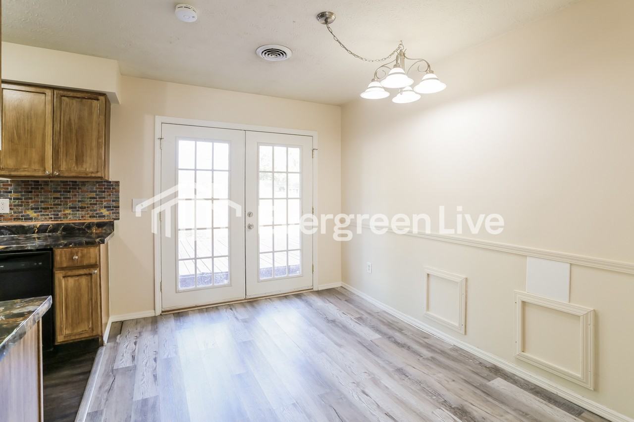 398 Naples Pl - Photo 5 of 15