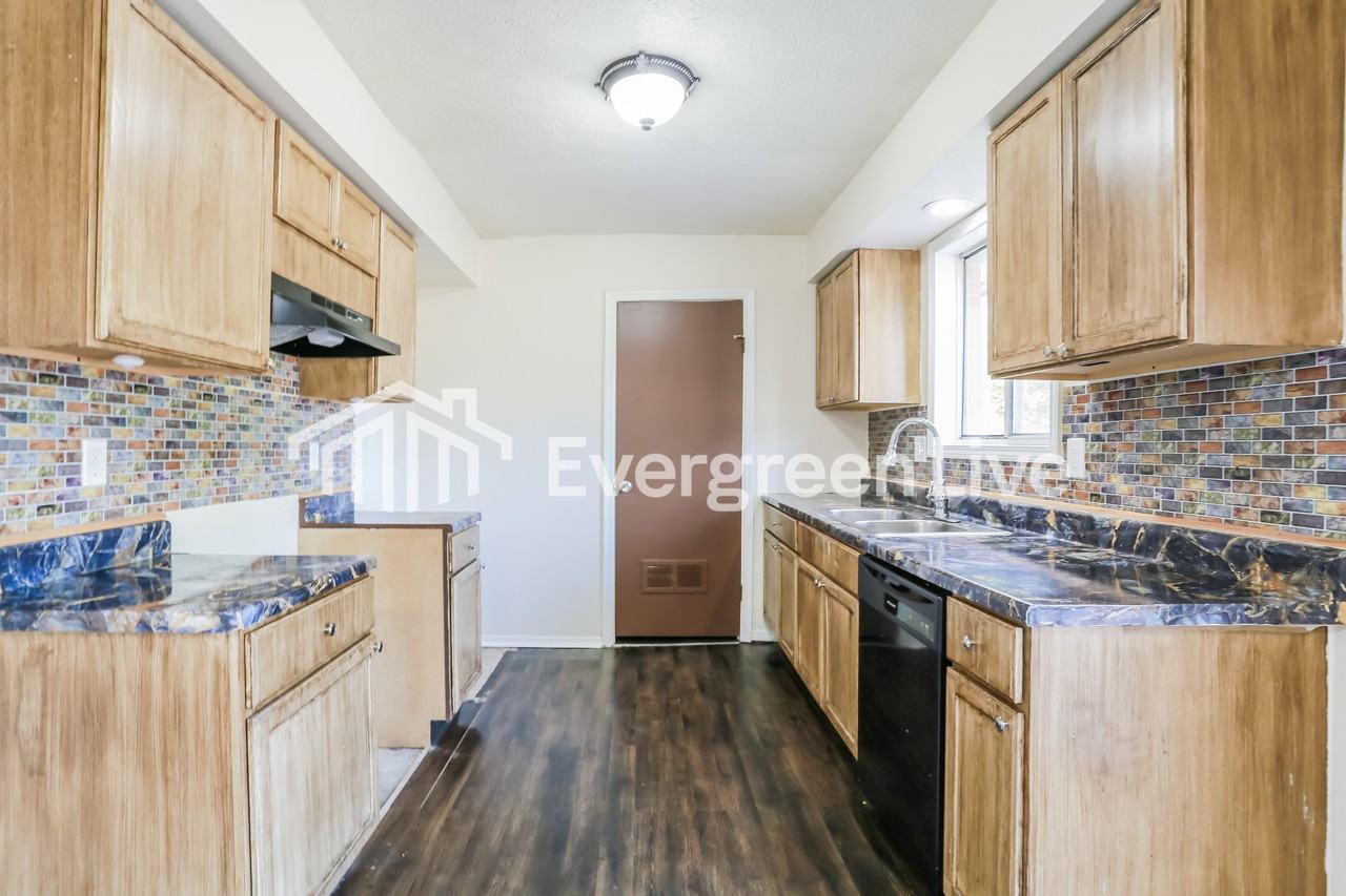 398 Naples Pl - Photo 6 of 15