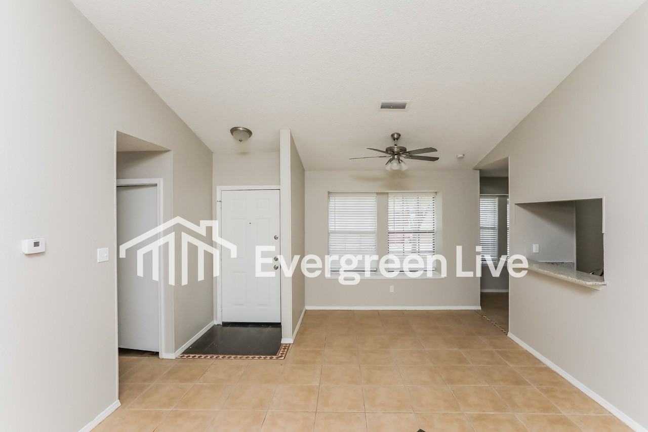 1301 Wyndham Dr - Photo 3 of 20
