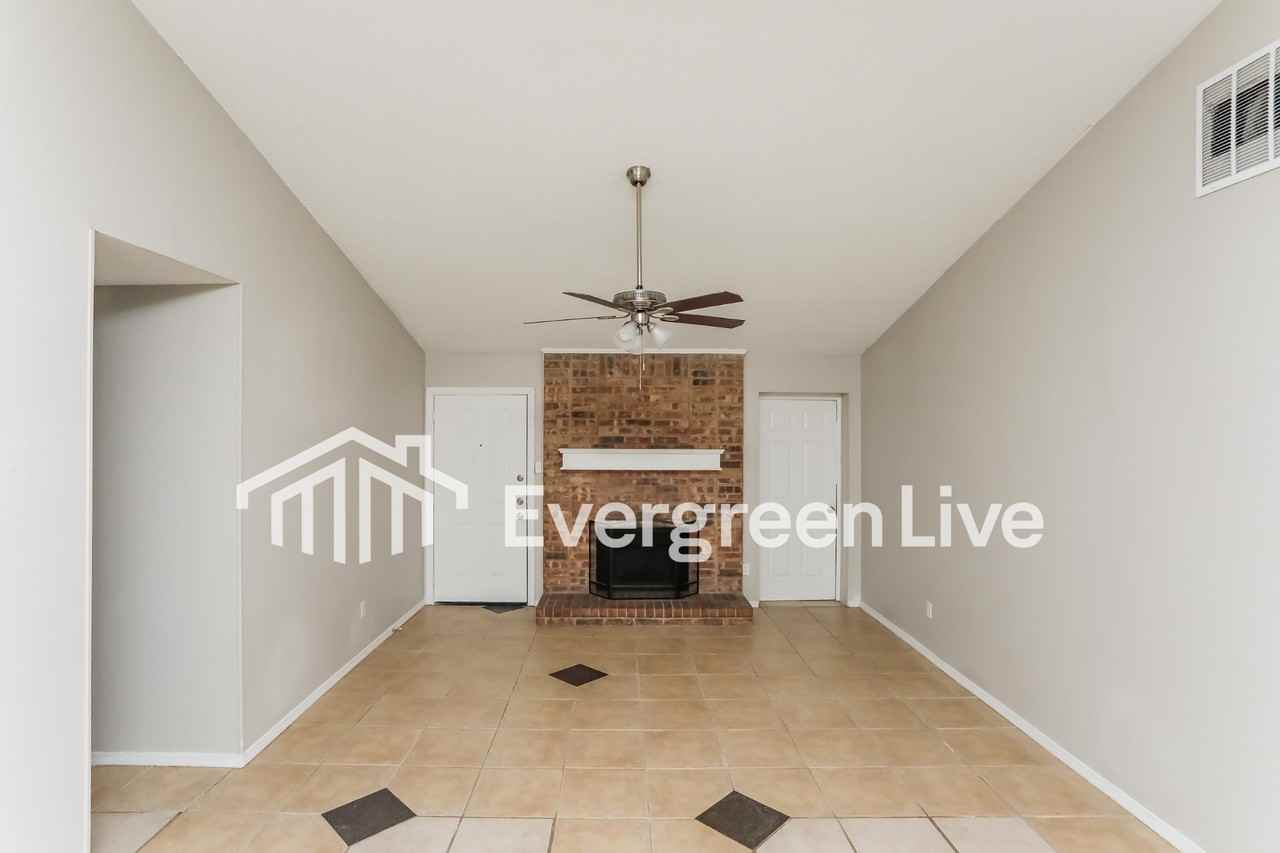 1301 Wyndham Dr - Photo 4 of 20