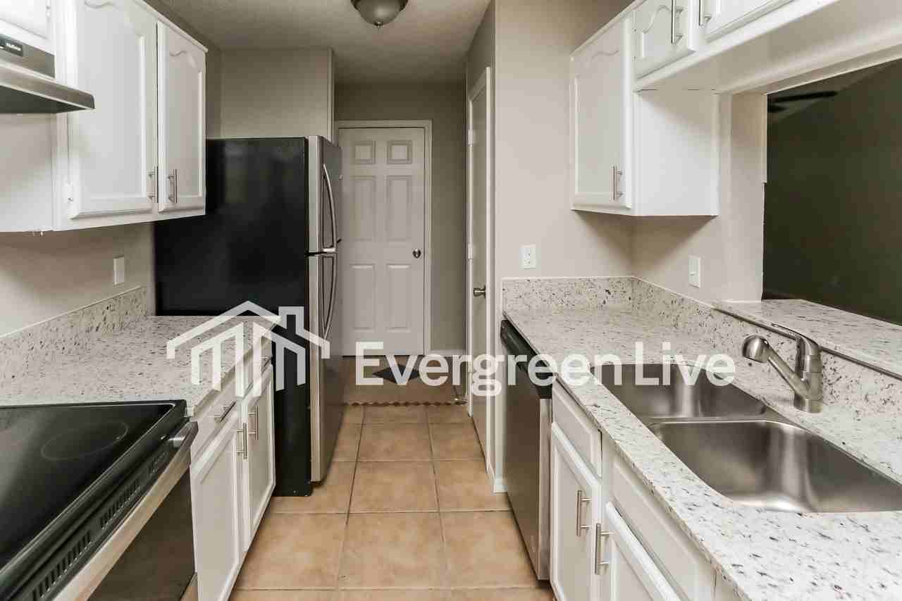 1301 Wyndham Dr - Photo 6 of 20