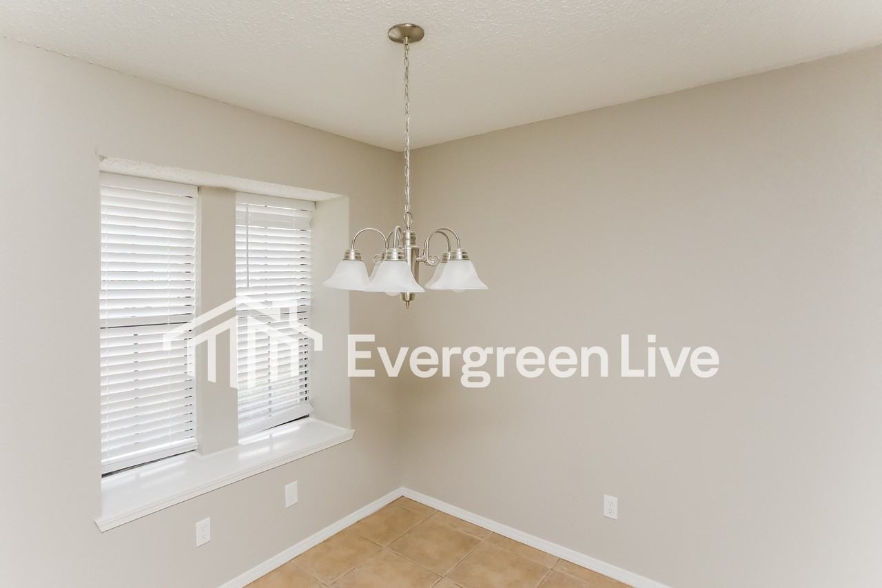 1301 Wyndham Dr - Photo 7 of 20