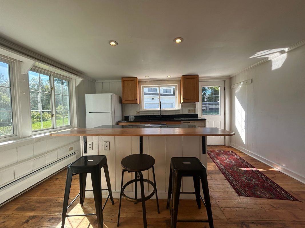 6225 Main St - Photo 2 of 12