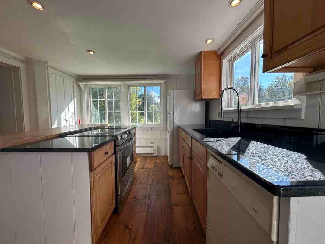 6225 Main St - Photo 4 of 12