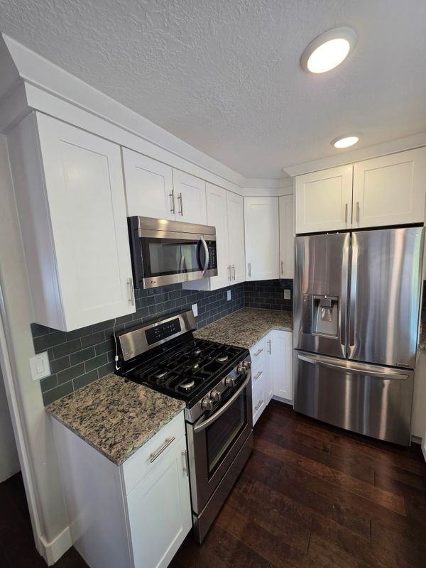 2461 S Highland Dr - Photo 3 of 13
