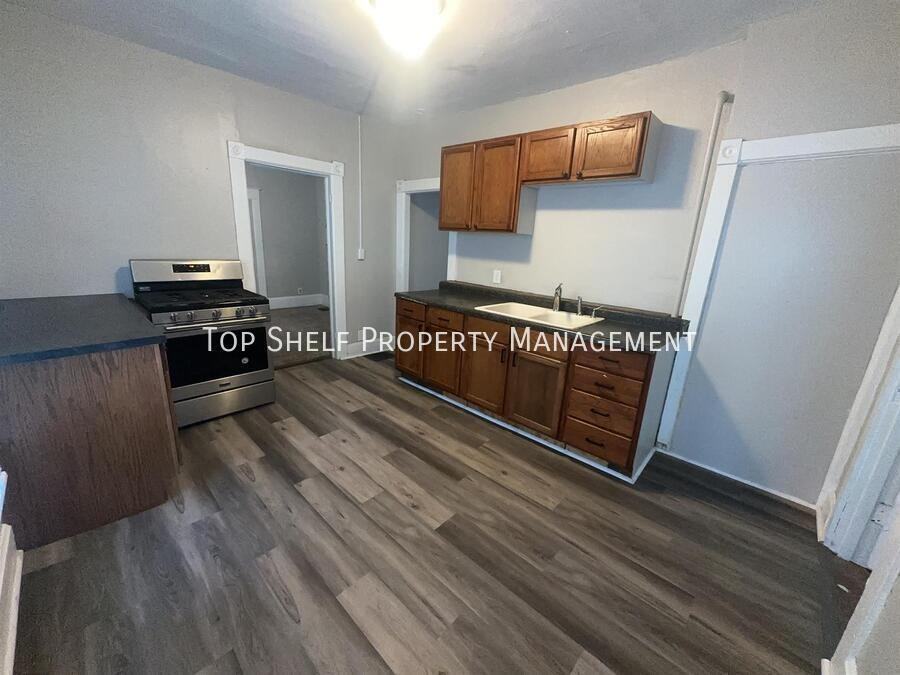 1150 27th St - Photo 3 of 13