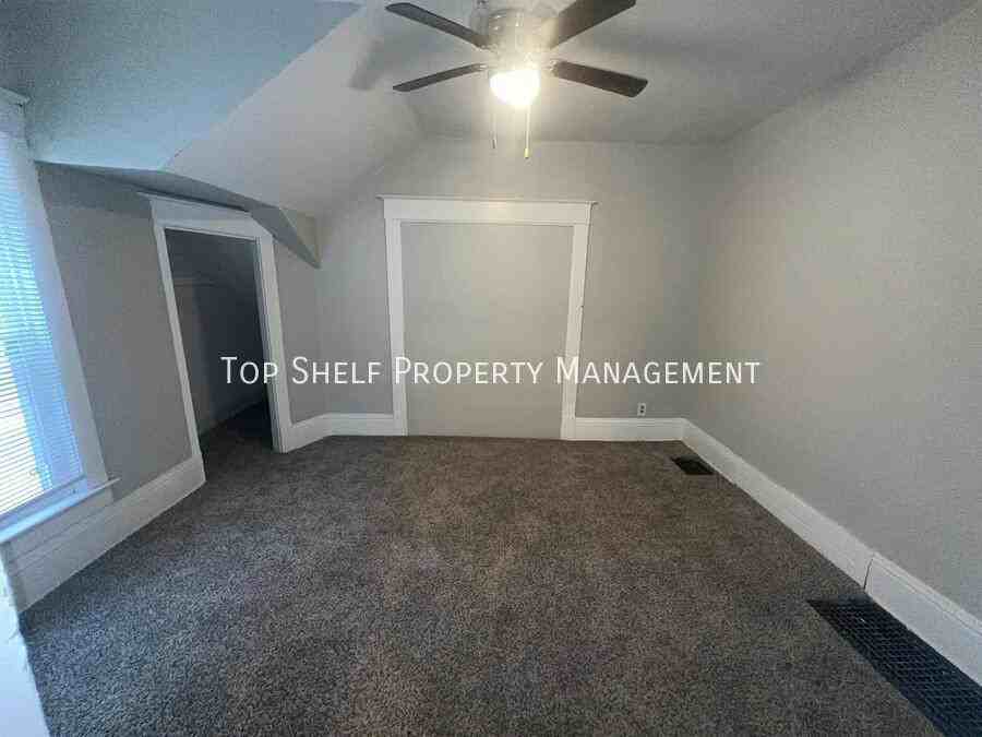 1150 27th St - Photo 4 of 13