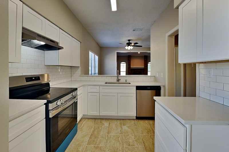 6700 Alissa Dr - Photo 3 of 19