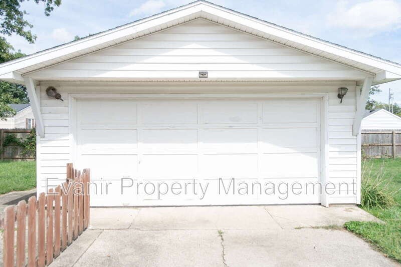 113 Oakwood Ave - Photo 4 of 26