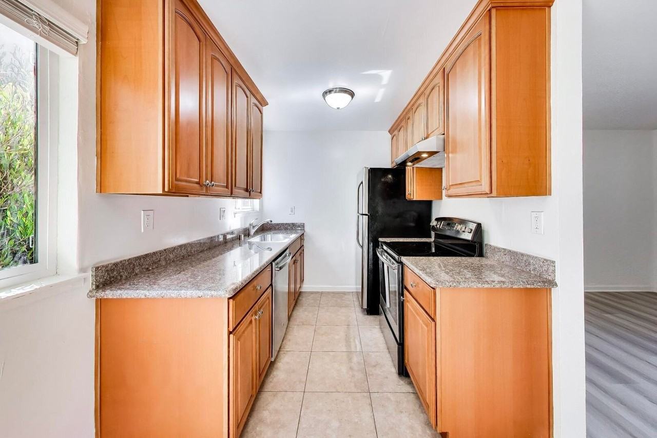 1758 S Grant St #01 - Photo 6 of 16