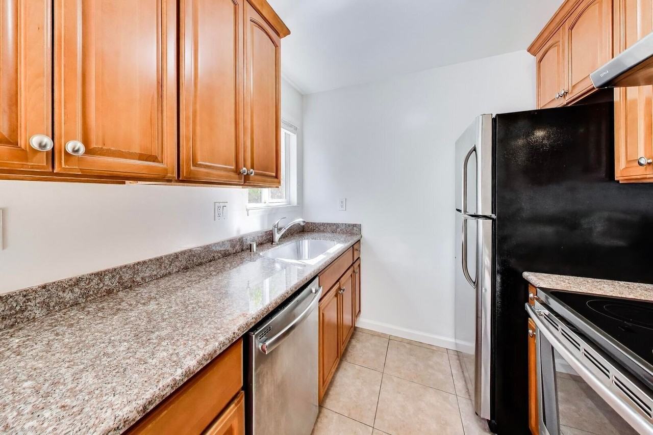 1758 S Grant St #01 - Photo 7 of 16