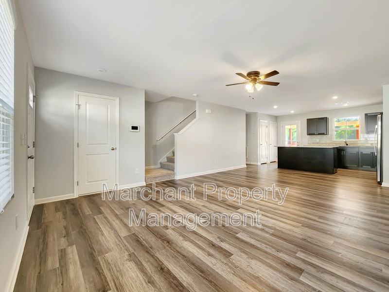 156 Barrington Creek Rd - Photo 5 of 32