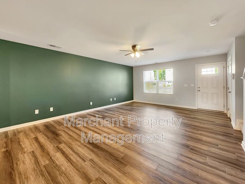 156 Barrington Creek Rd - Photo 7 of 32