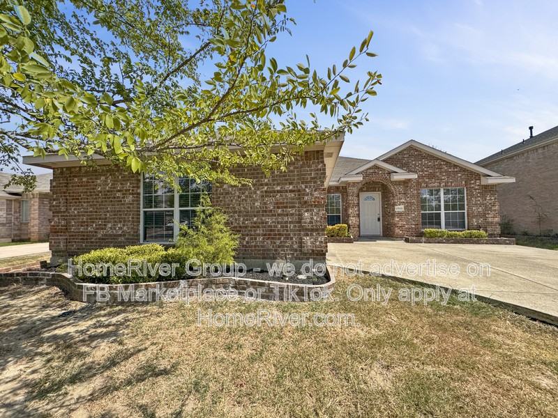2828 Thrush Dr - Photo 2 of 22
