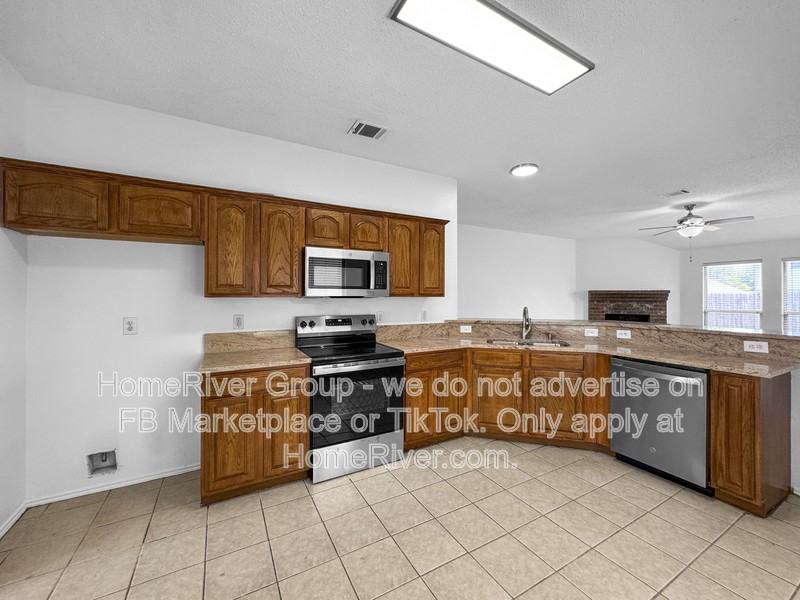 2828 Thrush Dr - Photo 3 of 22