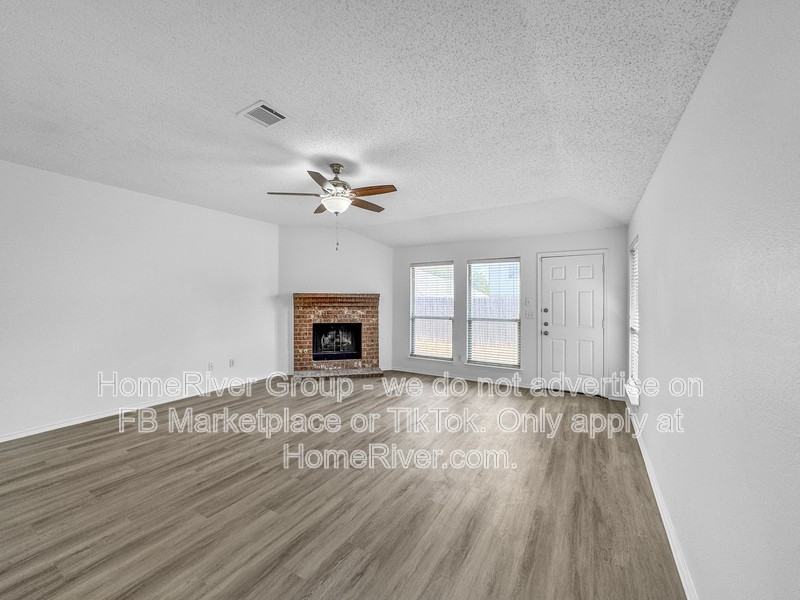 2828 Thrush Dr - Photo 4 of 22