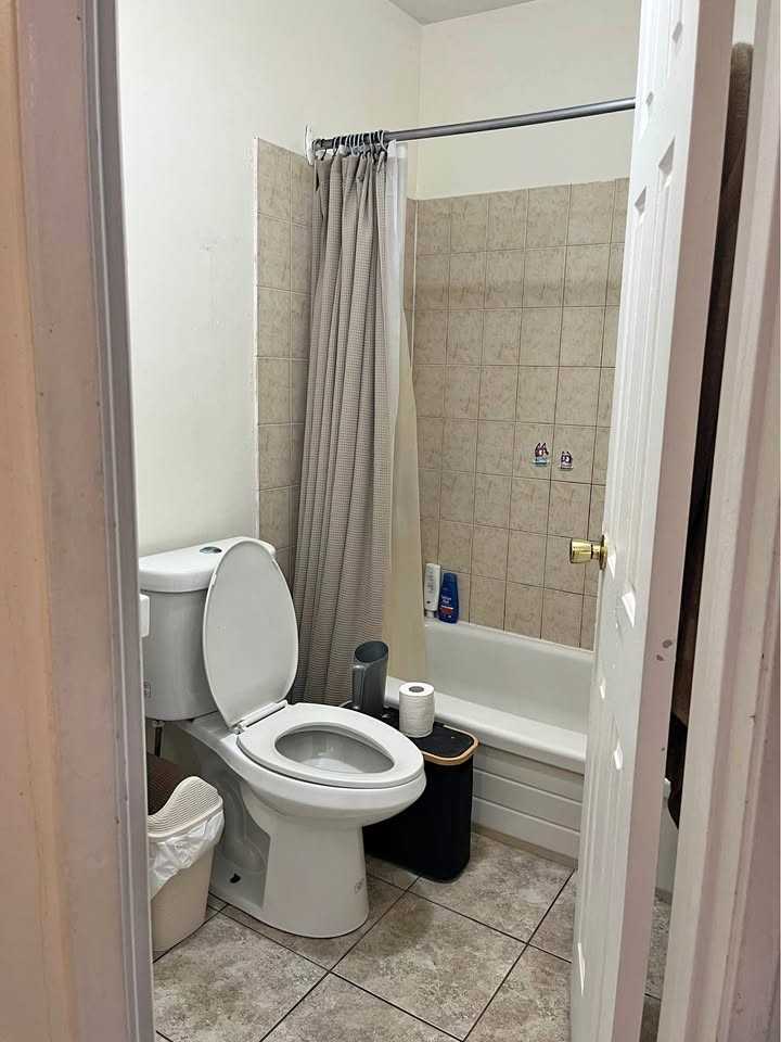 1292 Danforth Ave - Photo 6 of 6