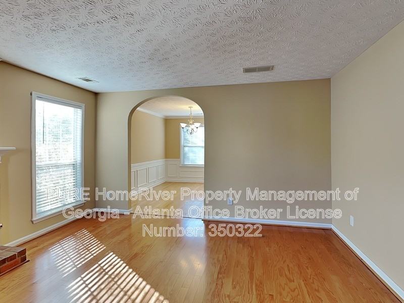 1155 Winthrope Chase Dr - Photo 6 of 24