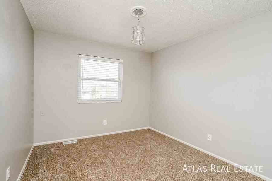 5515 Jennifer Ln - Photo 5 of 21