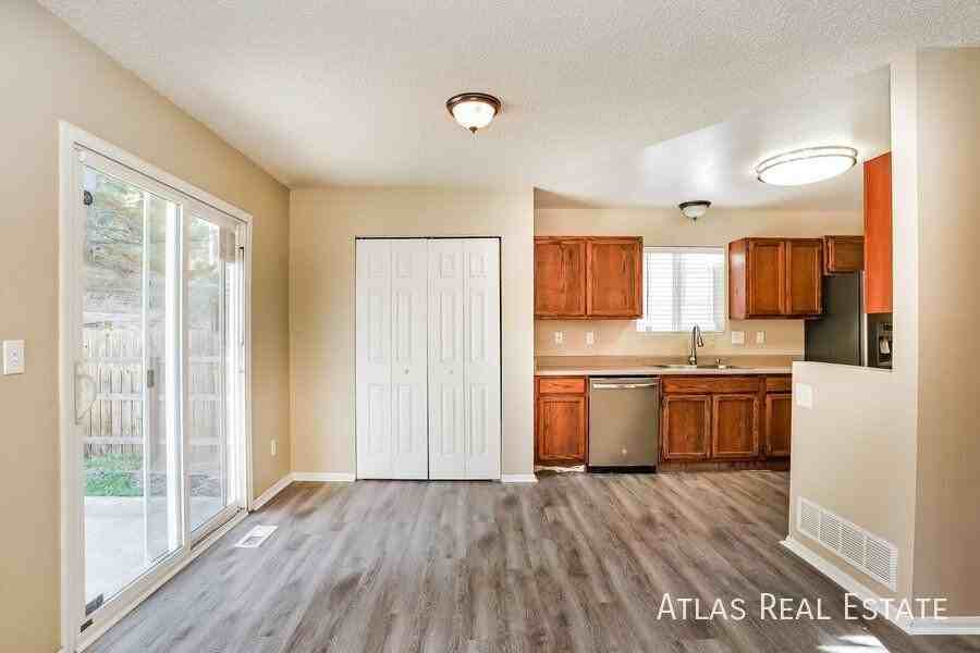 5515 Jennifer Ln - Photo 7 of 21