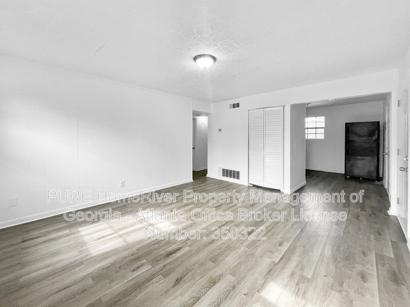 379 Atwood St Sw #4 - Photo 3 of 11