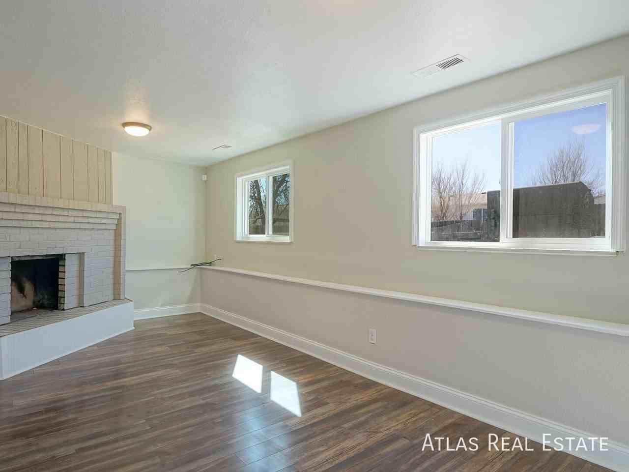 1540 Yakima Dr - Photo 3 of 20