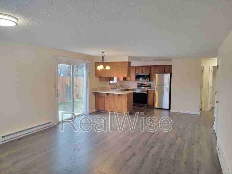 2956 Sw 23rd St - Photo 3 of 14