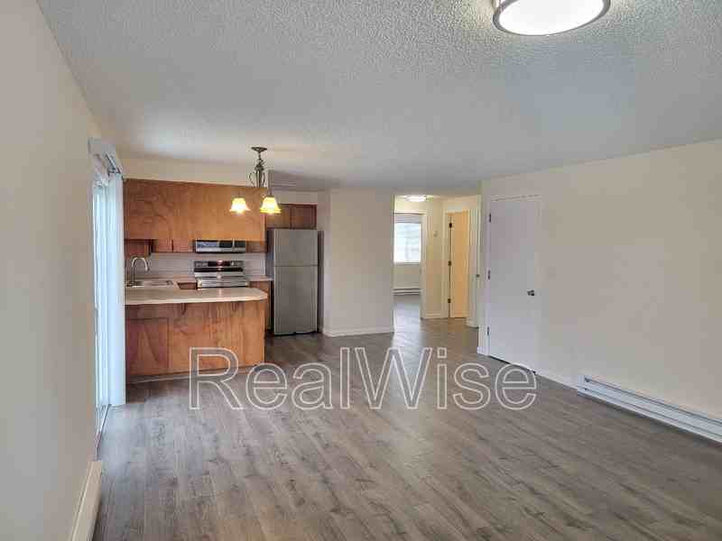 2956 Sw 23rd St - Photo 4 of 14
