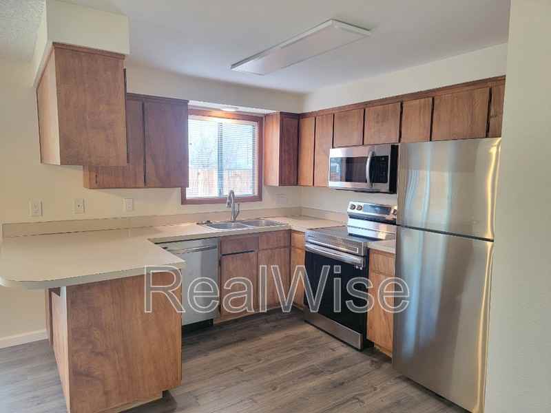 2956 Sw 23rd St - Photo 5 of 14