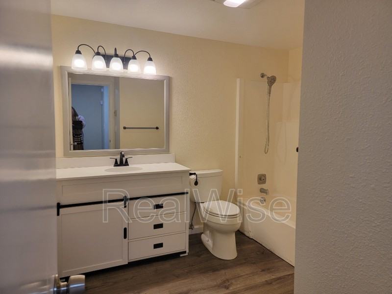 2956 Sw 23rd St - Photo 7 of 14
