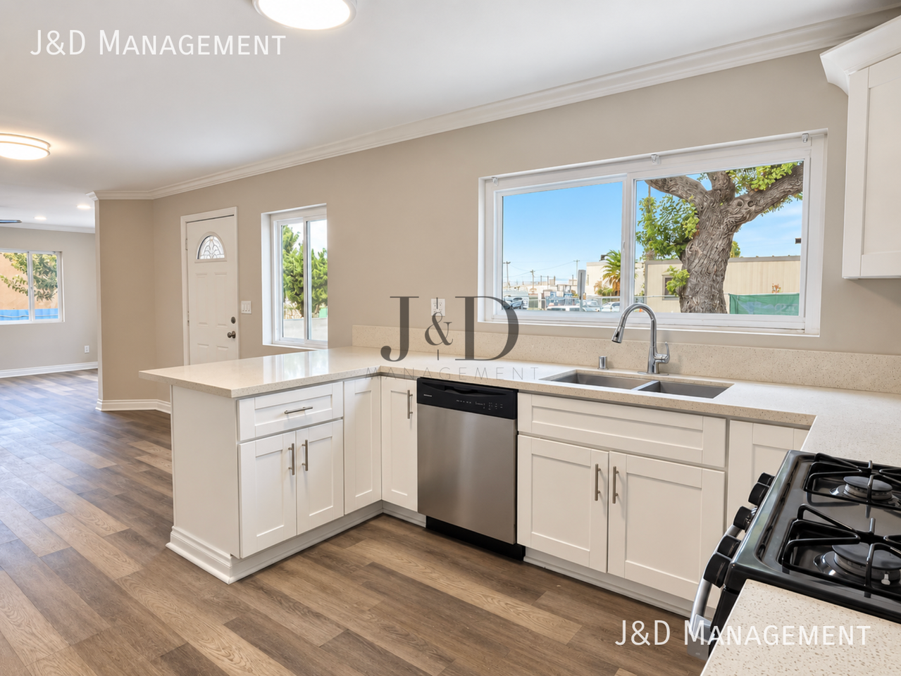 827 S 36th St - Photo 3 of 12