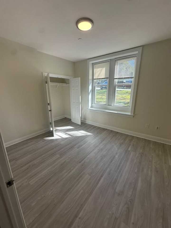 11 Park St - Photo 4 of 21