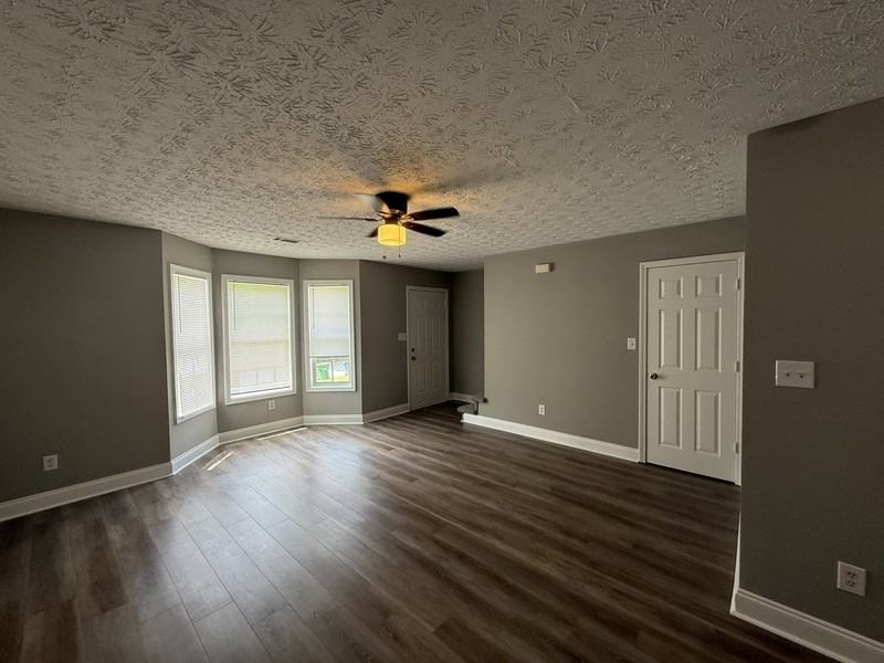 281 Westchester Cir - Photo 4 of 15
