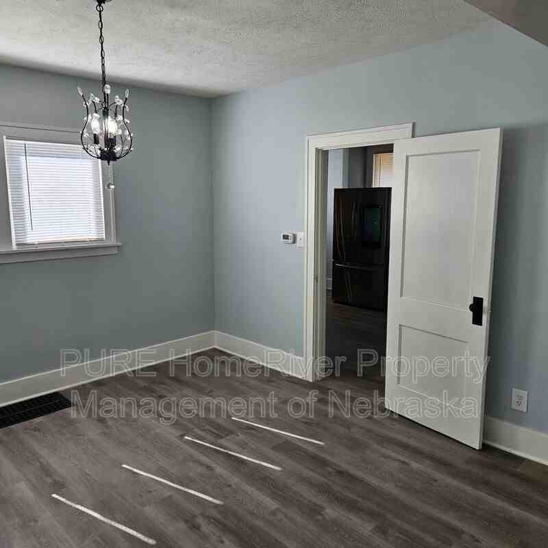 3901 Curtis Ave - Photo 3 of 27