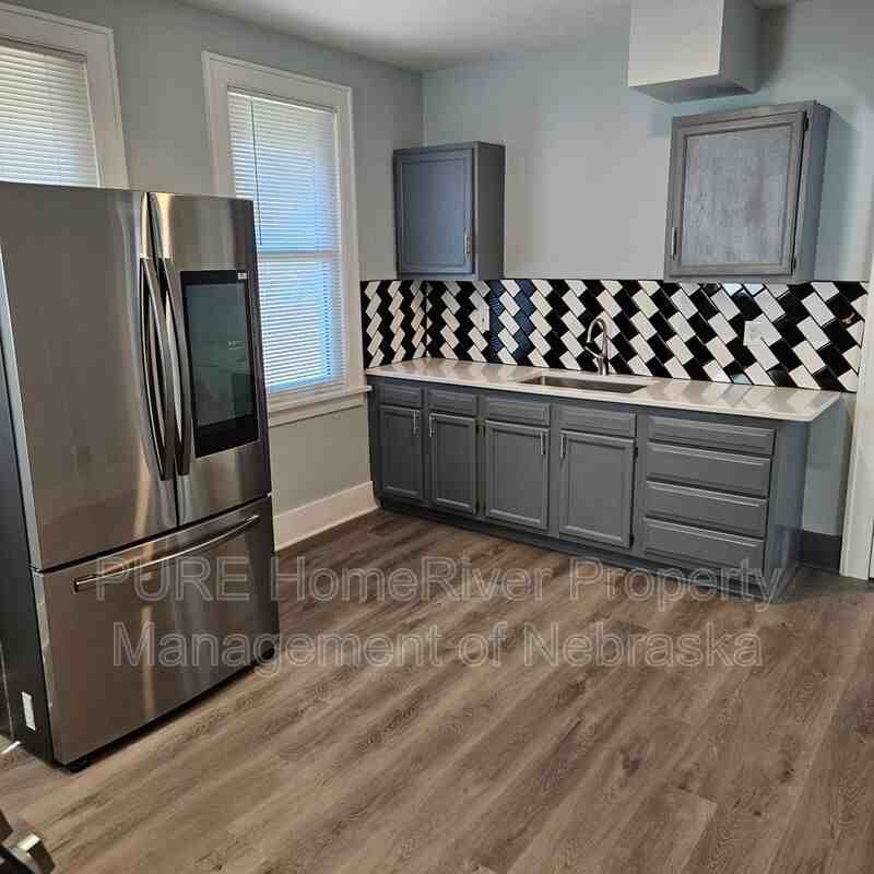 3901 Curtis Ave - Photo 5 of 27