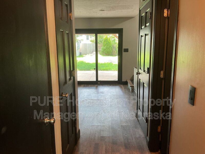 5018 S 163rd St - Photo 4 of 25