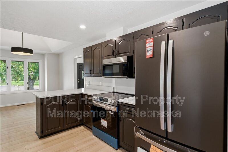 15527 Mason Cir - Photo 3 of 35