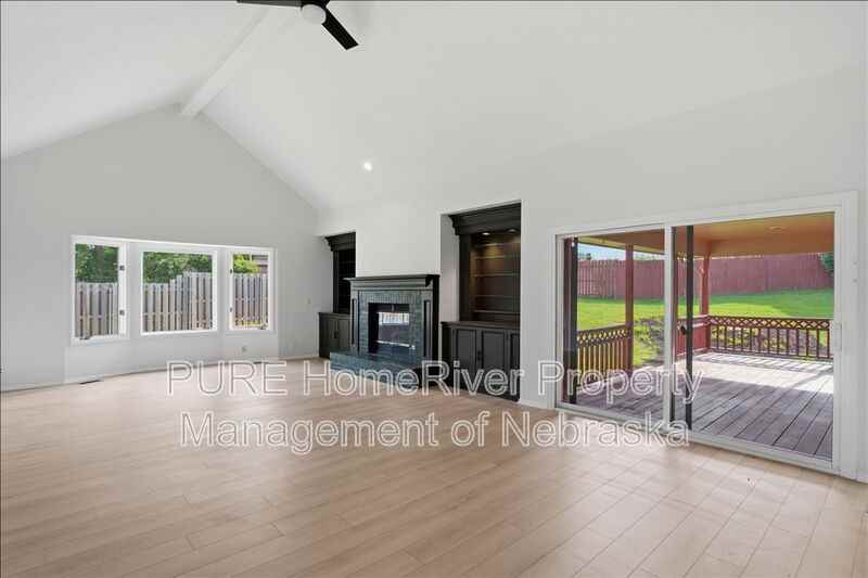 15527 Mason Cir - Photo 6 of 35