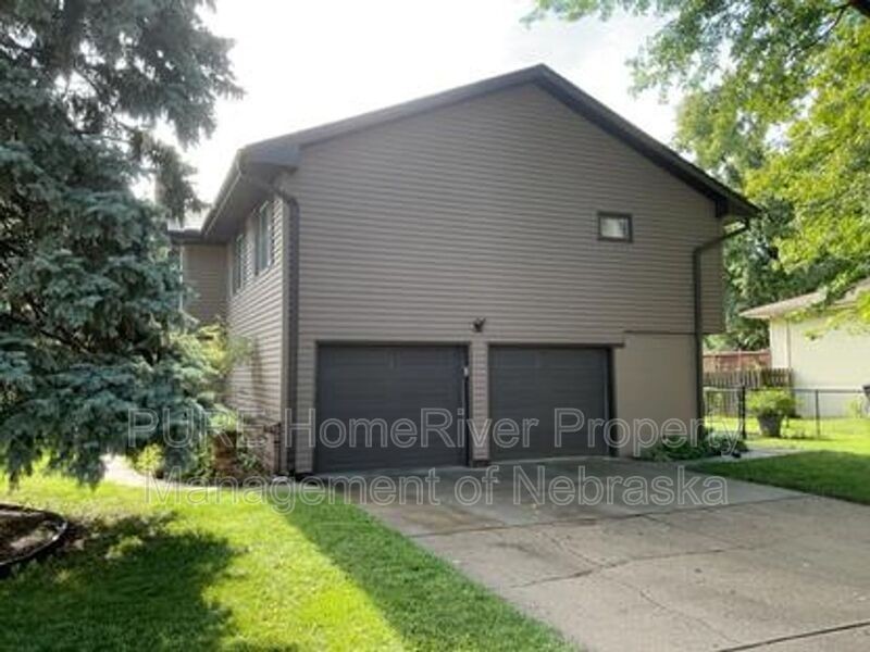 10821 Curtis Avenue Cir - Photo 3 of 28