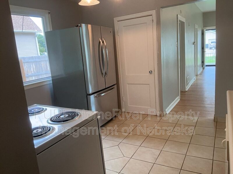 921 W 8th St - Photo 3 of 50