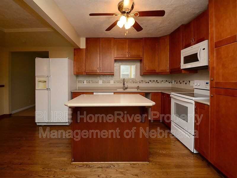 2121 S 163rd Cir - Photo 4 of 31