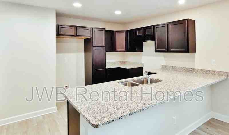 8622 Free Ave - Photo 2 of 11