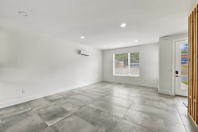 2725 Whittle Springs Rd - Photo 3 of 10