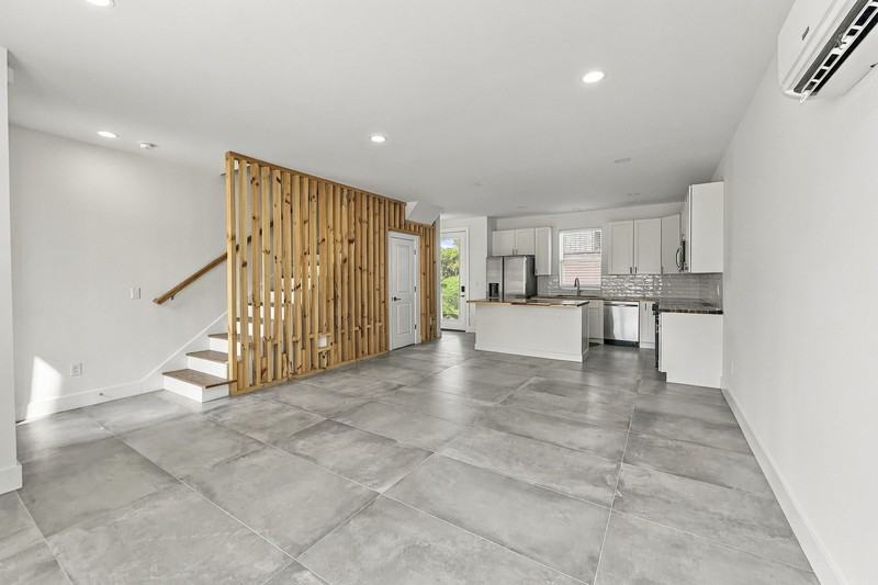 2725 Whittle Springs Rd - Photo 4 of 10
