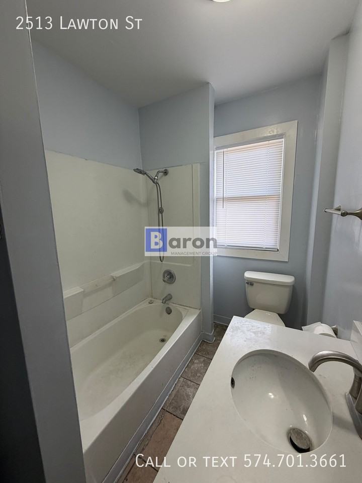 2513 Lawton St - Photo 3 of 13